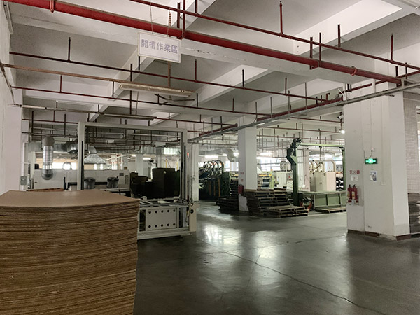 車間一角-四台全自動印刷機合照